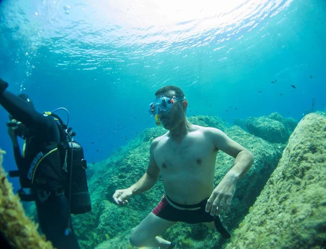 Il capitano in esplorazione [Scoglio della Formica]